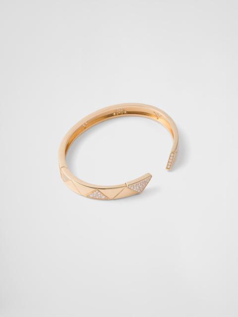 Eternal Gold bangle bracelet in yellow gold with pavé diamonds