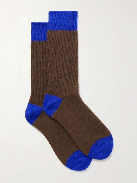 GUEST IN RESIDENCE Two-tone ribbed cashmere socks Brown