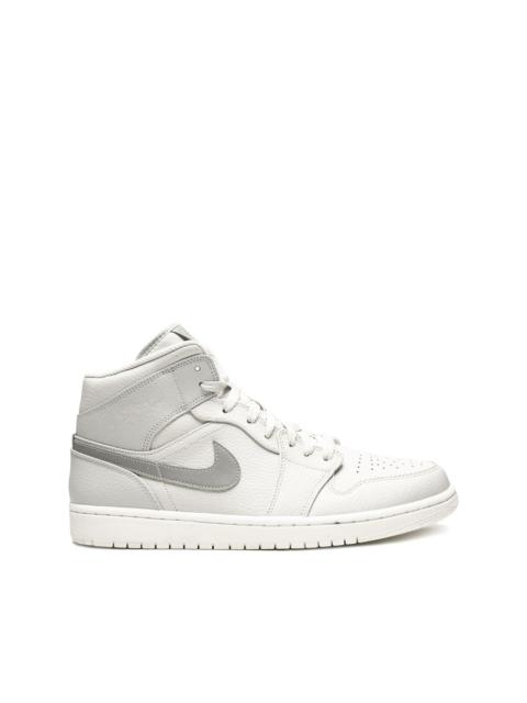 Air Jordan 1 MID SE sneakers