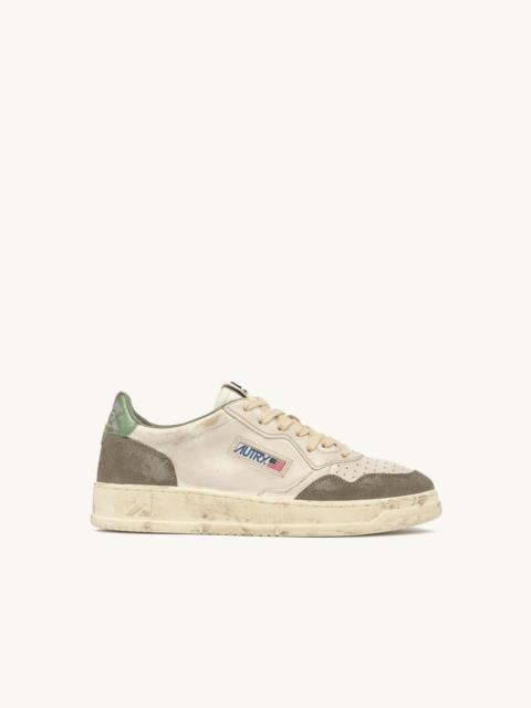 MEDALIST LOW SUPER VINTAGE SNEAKERS IN SAND LEATHER SUEDE