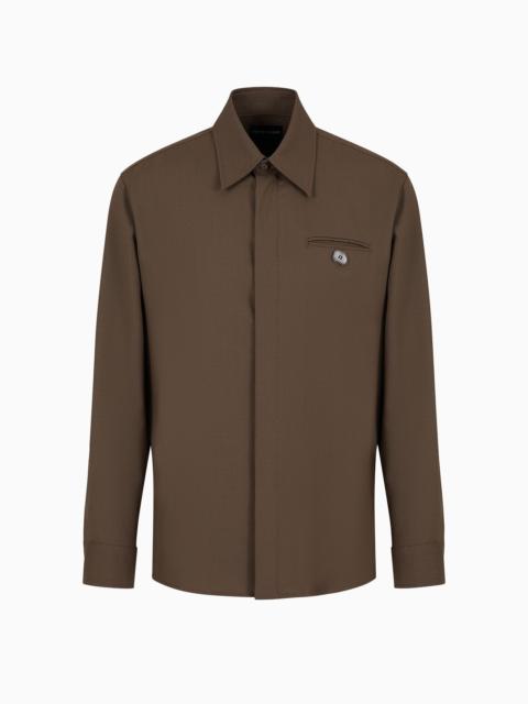 Light wool shirt with pocket and contoured button