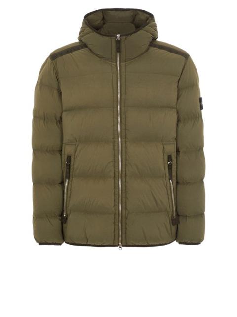 Stone Island 43728 SEAMLESS TUNNEL NYLON DOWN-TC OLIVE GREEN