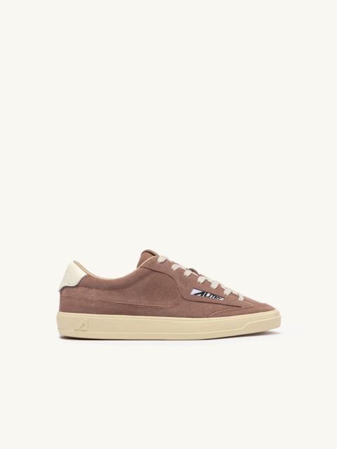 AUTRY WINDSCAPE LOW SNEAKERS IN PIGEON AND MARSHMALLOW SUEDE