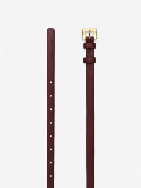 MAGDA BUTRYM Slim leather belt with rectangular buckle in bordeaux
