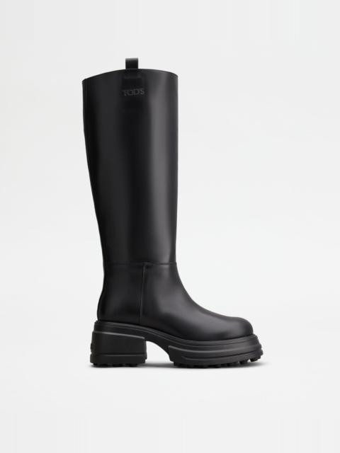 Tod's PLATFORM BOOTS IN LEATHER - BLACK
