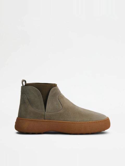 Tod's TOD'S W. G. DESERT BOOTS IN SUEDE - BEIGE