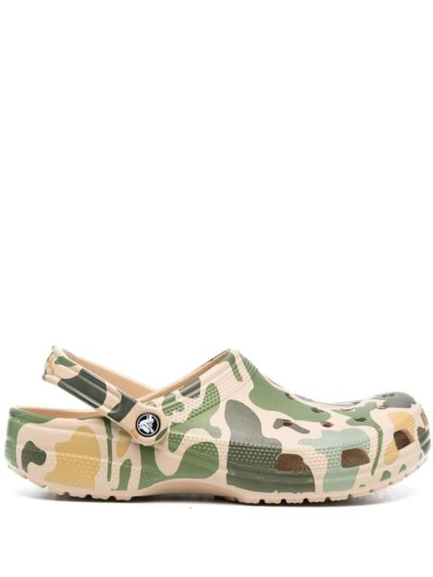 crocs camouflage-print moulded clogs