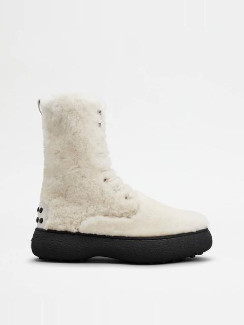 Tod's TOD'S W. G. LACE-UP ANKLE BOOTS IN SHEEPSKIN - WHITE