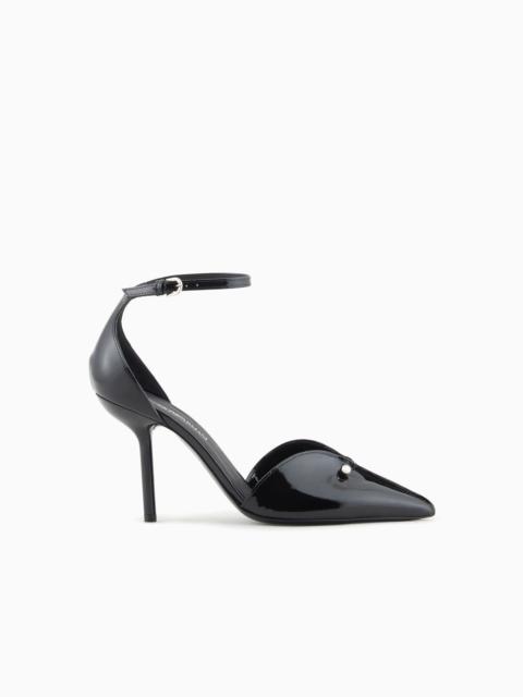 Patent-leather pointed court shoes with strap and piercing