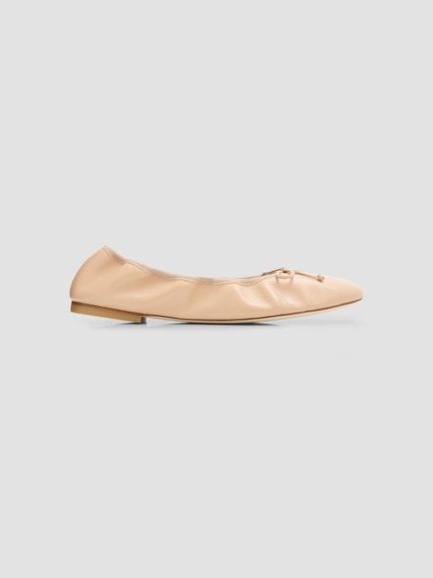 Stuart Weitzman Women's Nia Ruched Leather Ballet Flats - Adobe