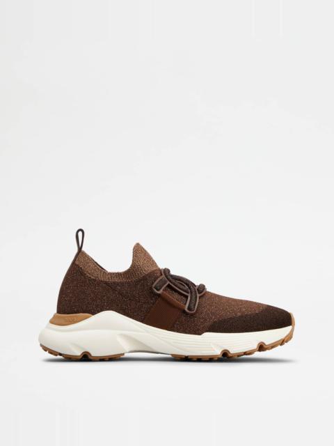 Tod#39;s logo-appliqué knitted sneakers - Brown