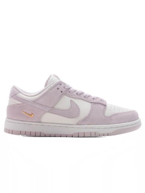 Nike WOMEN'S DUNK LOW SE - SAIL/PEARL PINK/WHITE/METALLIC GOLD