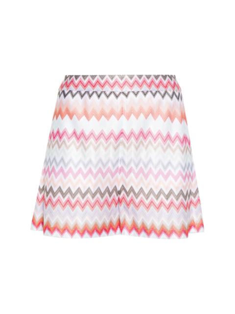 zigzag-pattern shorts