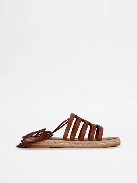 SANDALS IN LEATHER - BROWN