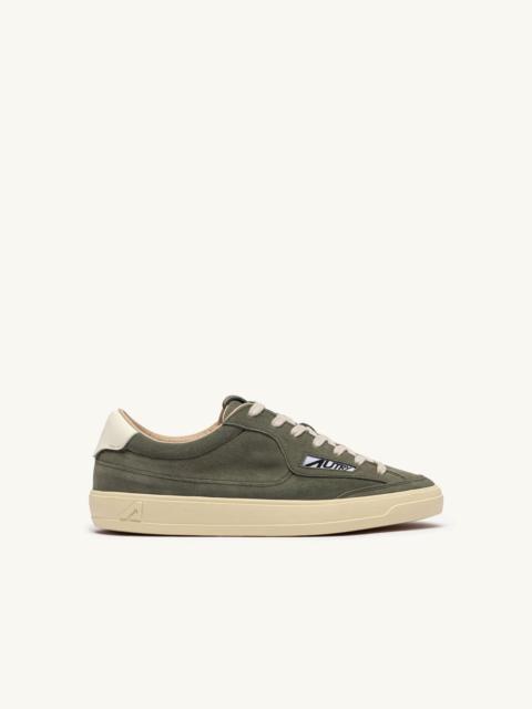 AUTRY WINDSCAPE LOW SNEAKERS IN SMOKED GREEN AND MARSHMALLOW SUEDE