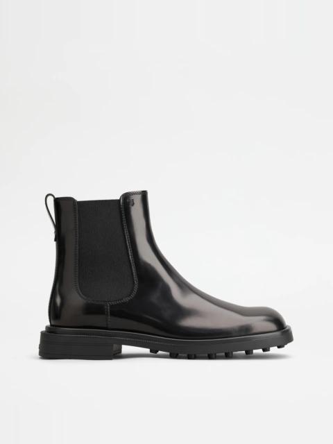 TOD'S CHELSEA BOOTS IN LEATHER - BLACK
