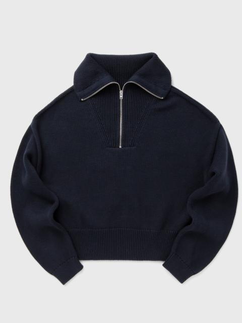 CLOSED CROPPED TROYER