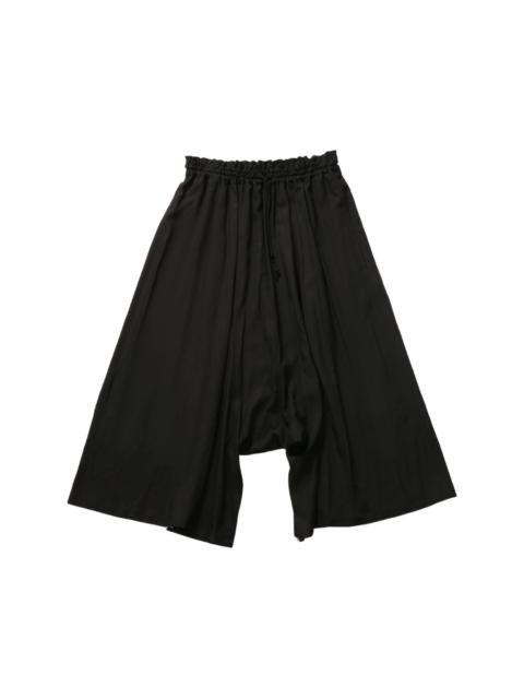 drop-crotch trousers