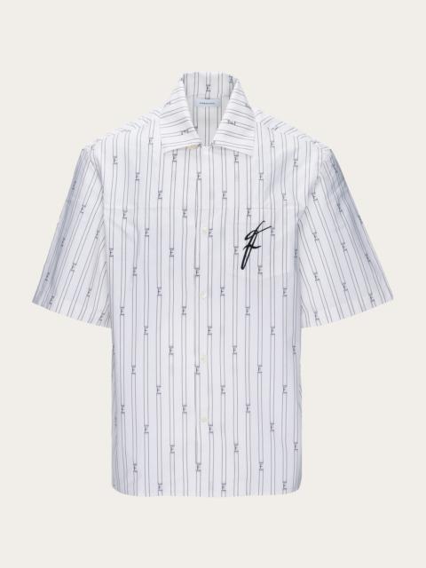 Short sleeved shirt with bowling collar