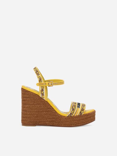 Wedge sandals with majolica embroidery