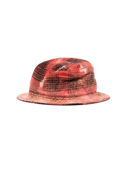 We11done logo-patch checkered bucket hat