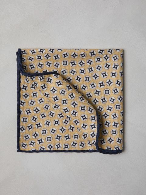 Silk pocket square with pattern