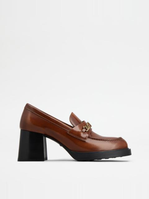 Tod's LOAFERS IN LEATHER WITH HEEL - BROWN