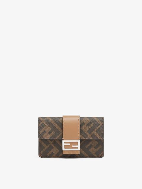 FENDI Baguette card holder with square flap and FF magnetic clasp. Can be worn on the waist. Made of textu