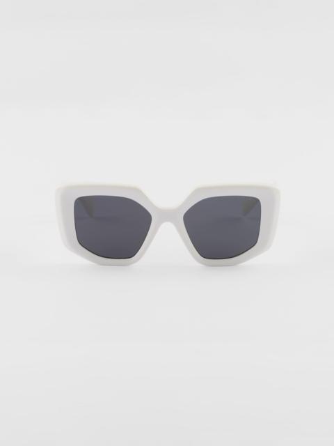 Sunglasses with triangle logo