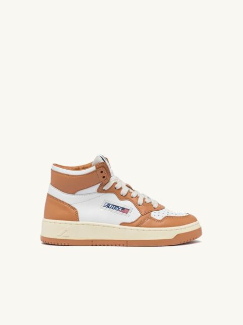 MEDALIST MID BICOLOR SNEAKERS IN WHITE AND SANDSTORM LEATHER