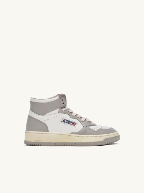 AUTRY MEDALIST MID BICOLOR SNEAKERS IN WHITE AND VAPOR LEATHER
