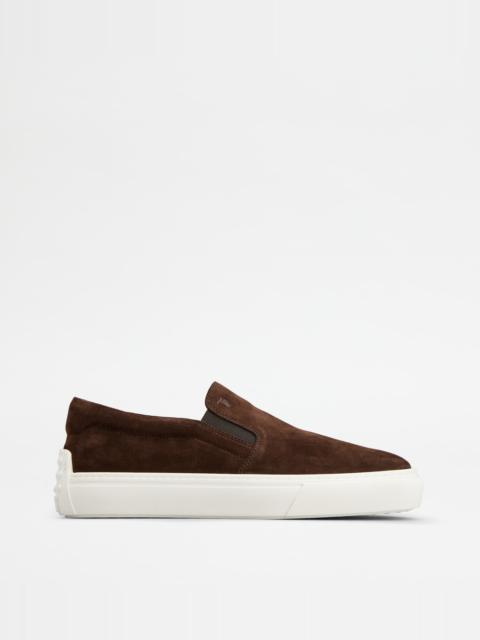 Tod's SLIP-ONS IN SUEDE - BROWN