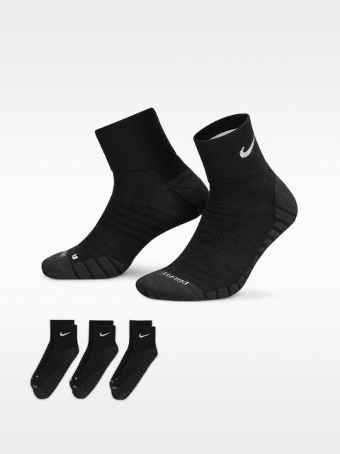 Nike Nike Everyday Max Cushioned Training Ankle Socks (3 Pairs)