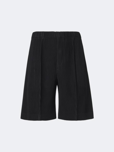 ISSEY MIYAKE Monthly Colors: August pleated Bermuda shorts