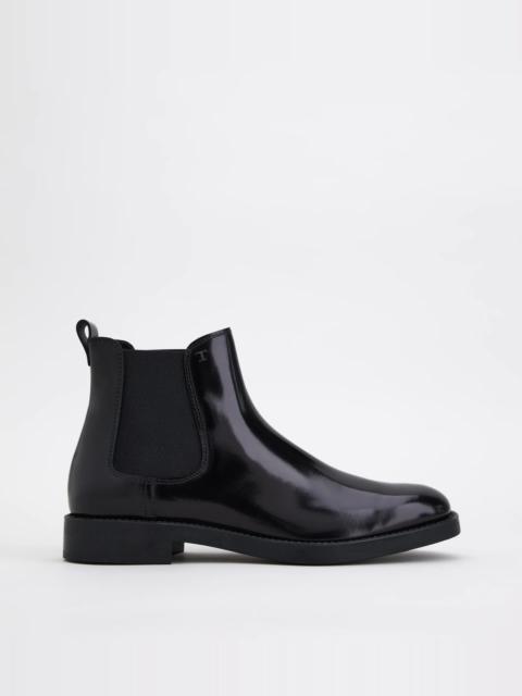 Tod's ANKLE BOOTS IN LEATHER - BLACK