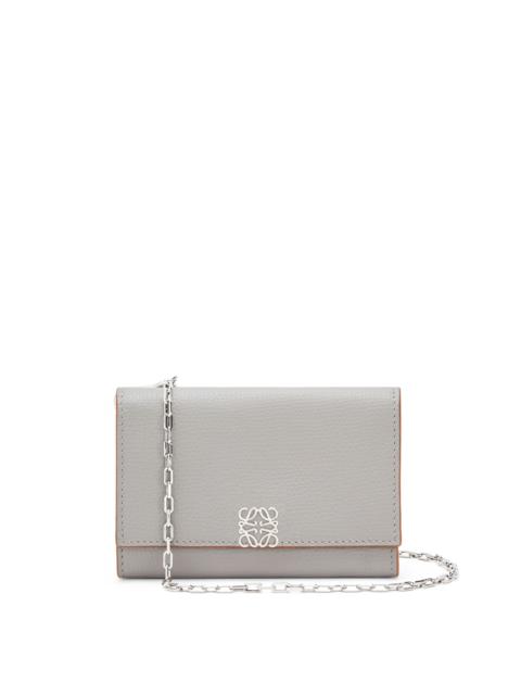 Loewe Pebble 곡물 calfskin에 있는 사슬에 Anagram 지갑