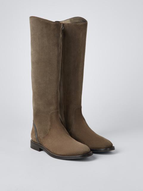 Suede knee-high boots with shiny contour