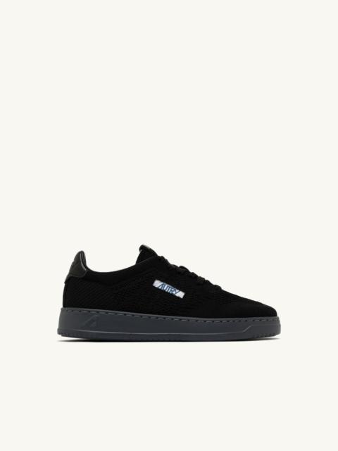 AUTRY MEDALIST EASEKNIT LOW SNEAKERS IN BLACK KNIT