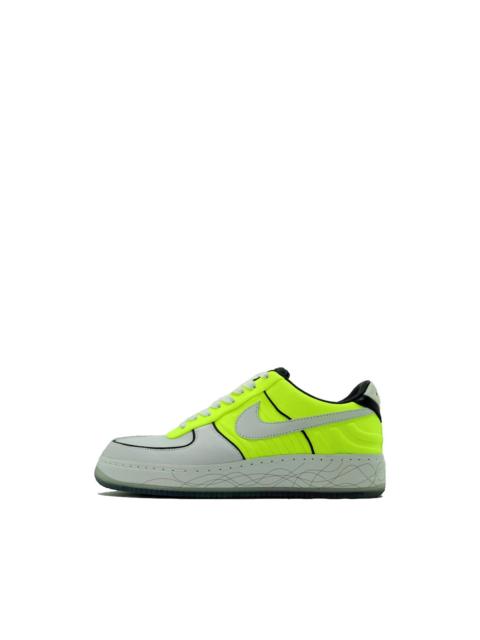 Nike logo perforated toe-box sneakers