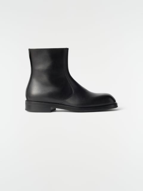 Lemaire ZIPPED ANKLE BOOTS IN SHINY LEATHER