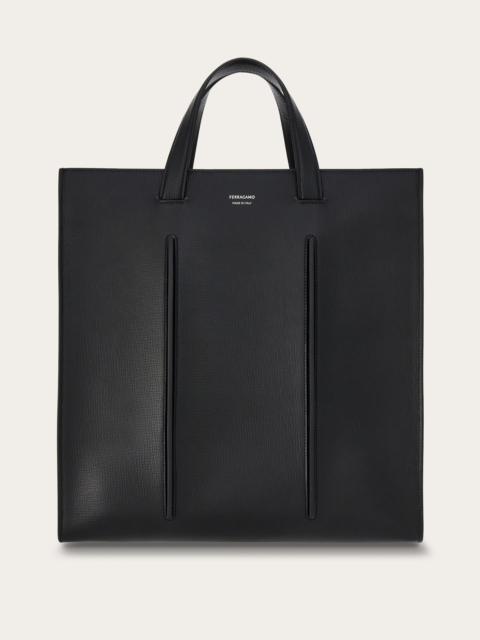 Tote bag with rib inserts