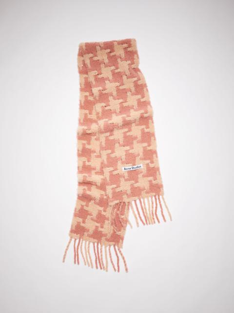 Acne Studios Houndstooth alpaca fringe scarf - Dusty pink/pink