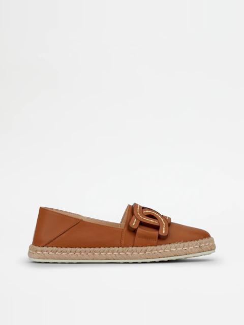 Tod's SLIP-ONS IN LEATHER - BROWN