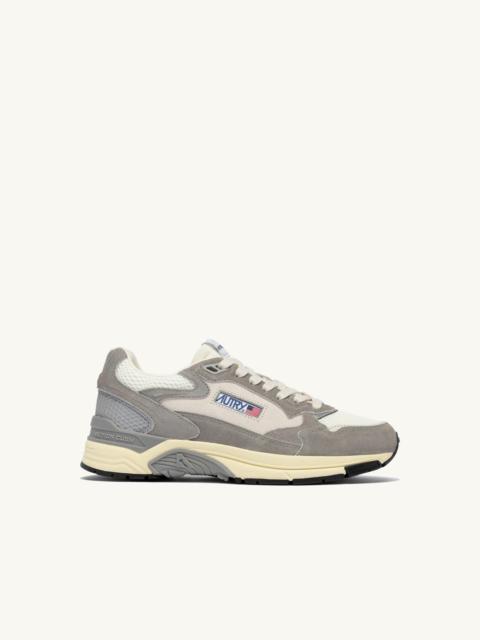 AUTRY HYPERWAY SNEAKERS IN WHITE AND LEAD GRAY MESH AND SUEDE