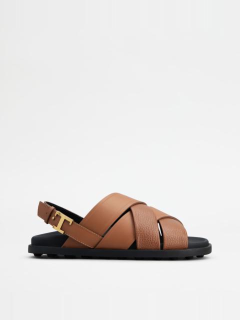 SANDALS IN LEATHER - BROWN