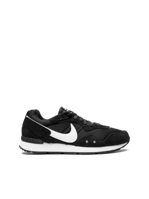 Nike Venture Runner low-top sneakers