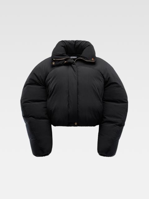 ジャケット JACQUEMUS Black La doudoune courte Caraco bomber jacket JACQUEMUS Black La doudoune courte Caraco bomber jacket