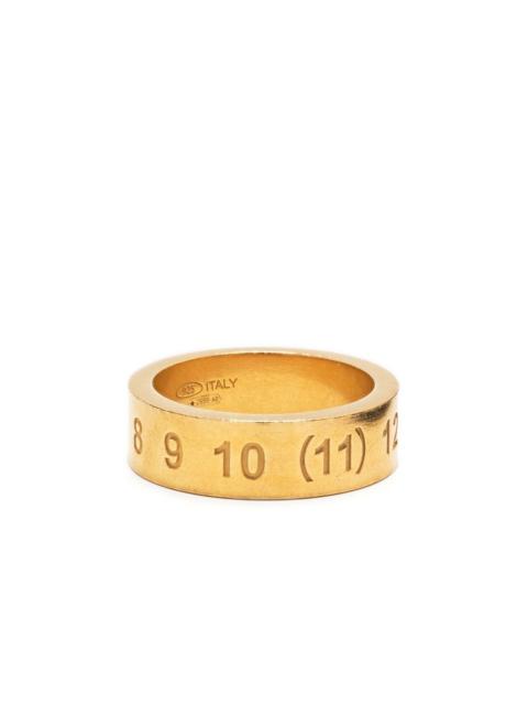 Numbers engraved band ring