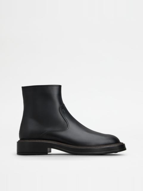 Tod's ANKLE BOOTS IN LEATHER - BLACK