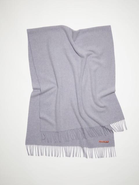 Fringe wool scarf - oversized - Powder blue mélange
